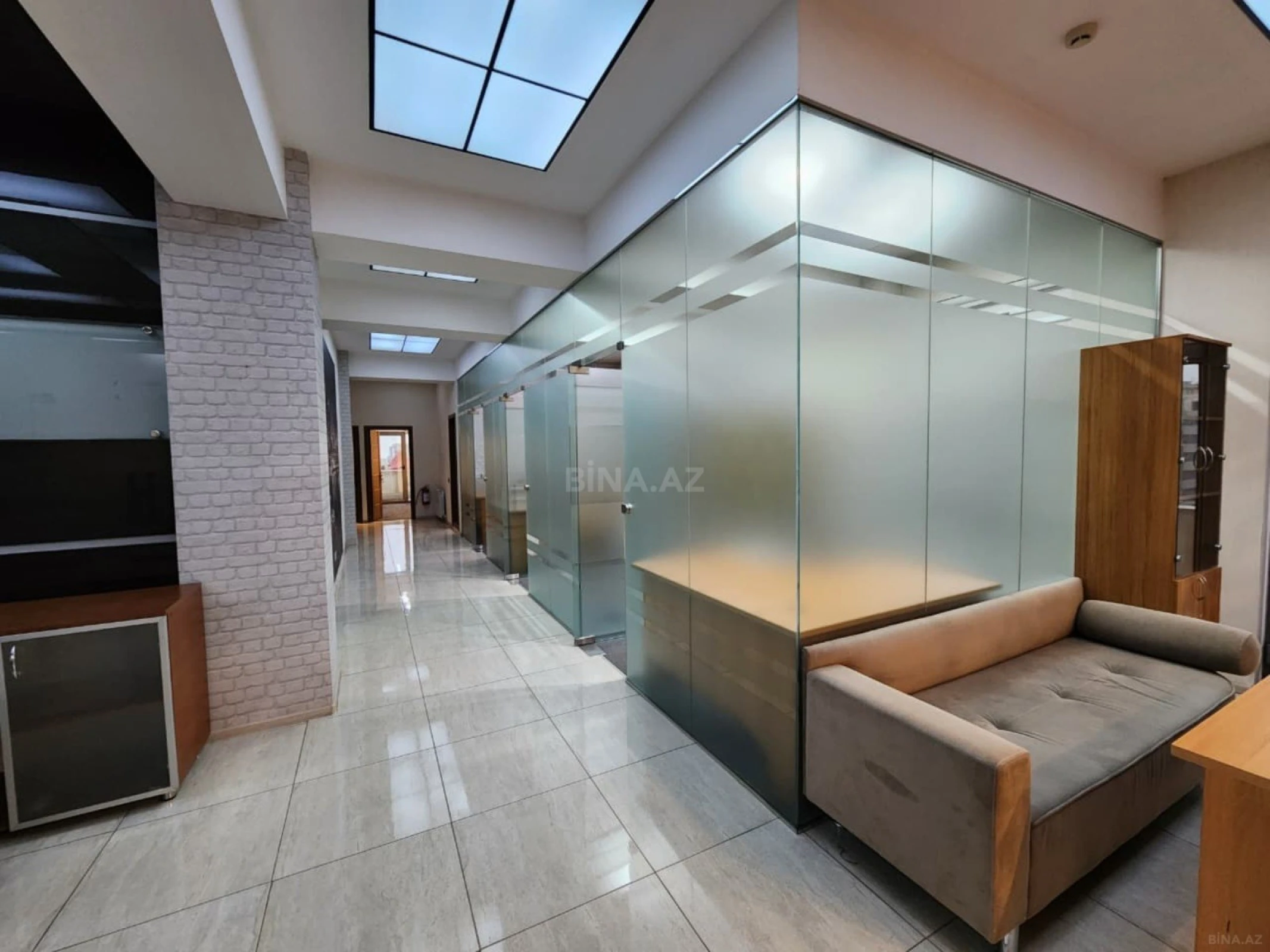 Kirayə verilir 7 otaqlı ofis 285 m²