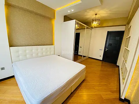 Satılır 3 otaqlı mənzil 115 m²