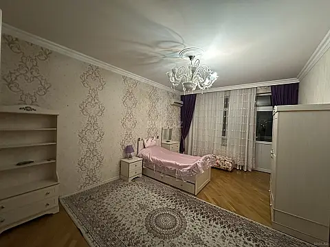 Kirayə verilir 3 otaqlı mənzil 172 m²