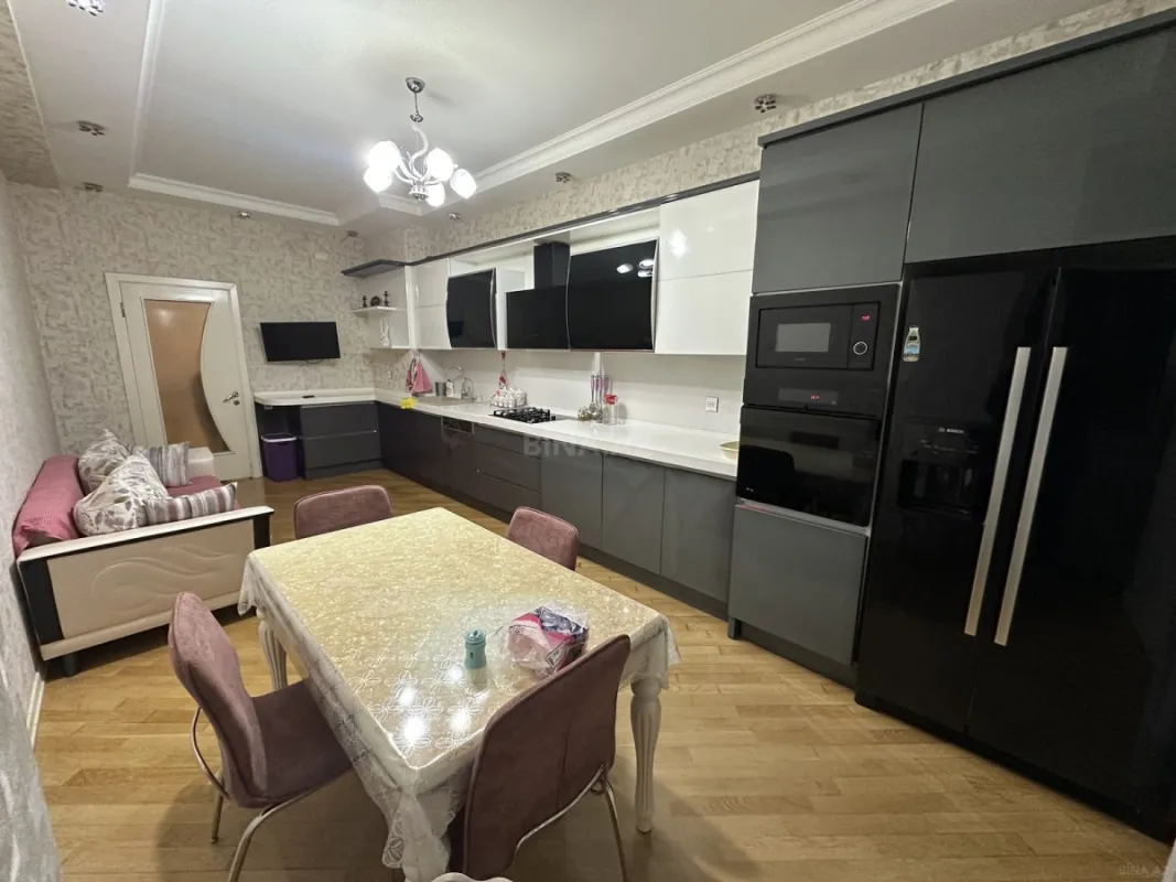 Kirayə verilir 3 otaqlı mənzil 172 m²