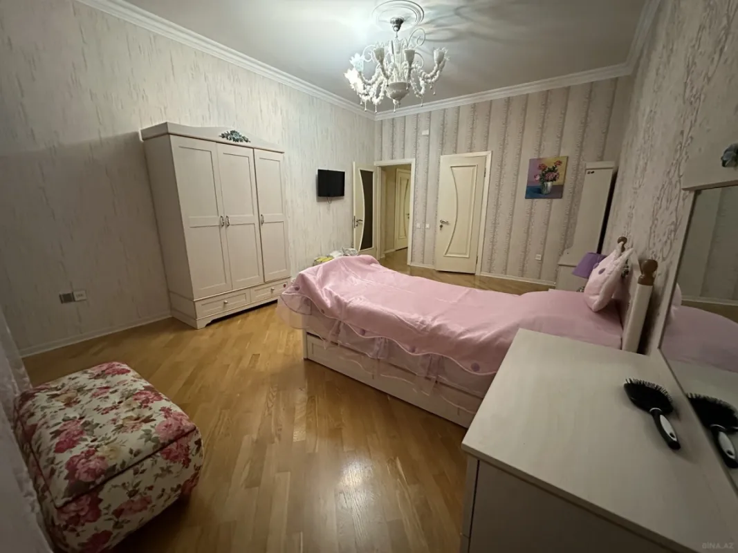 Kirayə verilir 3 otaqlı mənzil 172 m²