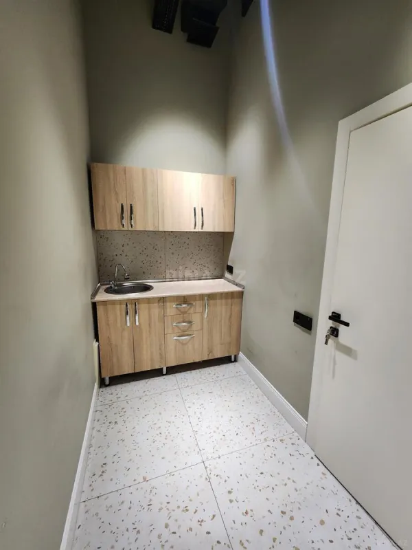 Kirayə verilir 2 otaqlı ofis 52 m²