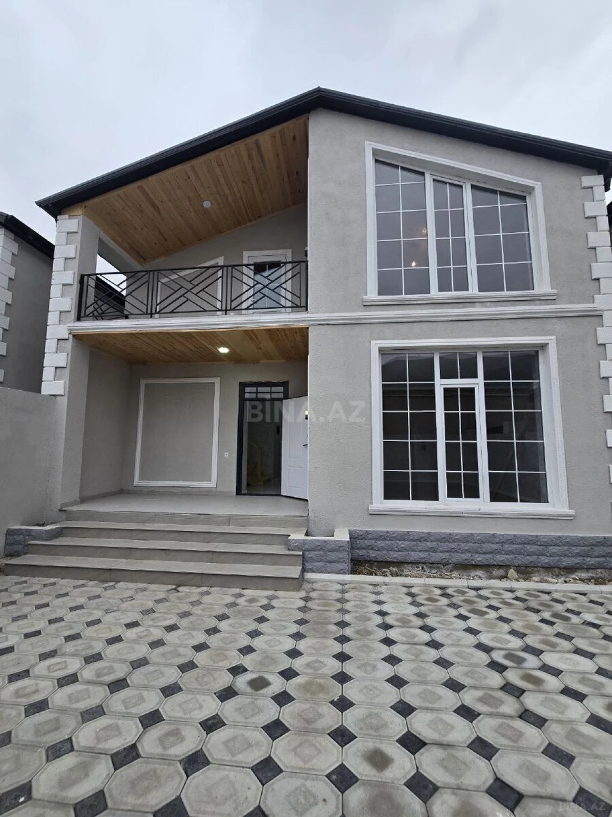 Satılır 5 otaqlı həyət evi 140 m²