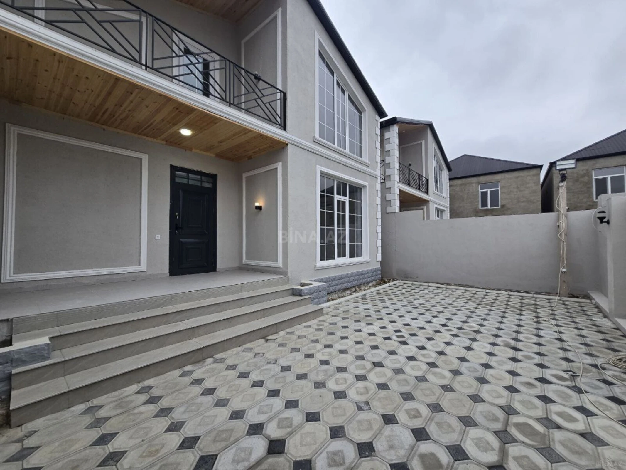 Satılır 5 otaqlı həyət evi 140 m²