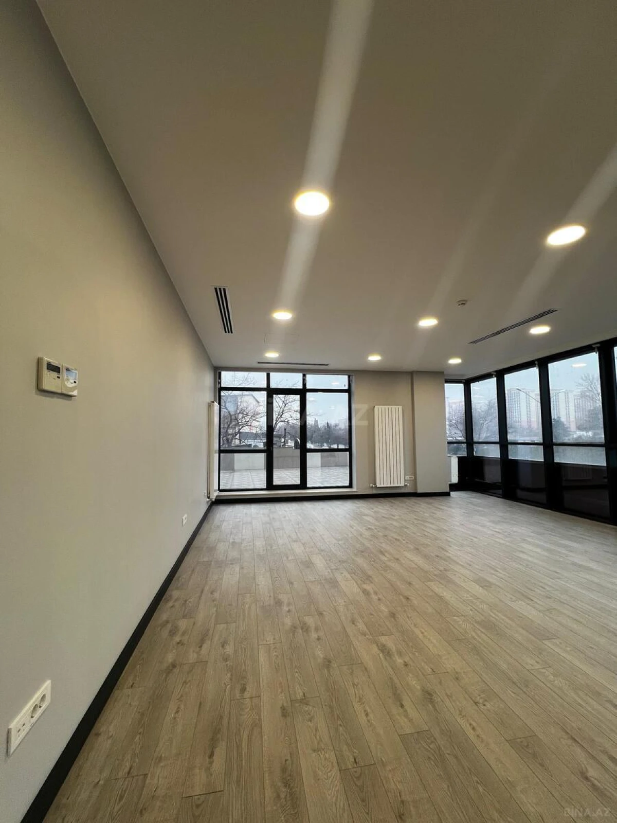 Kirayə verilir 2 otaqlı ofis 77.8 m²