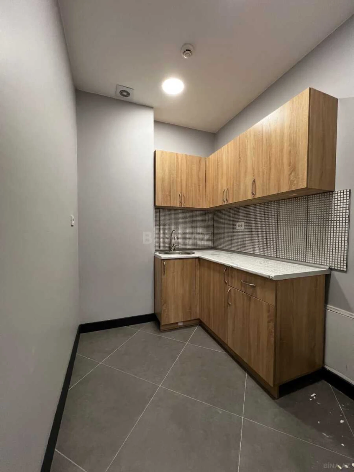 Kirayə verilir 2 otaqlı ofis 77.8 m²