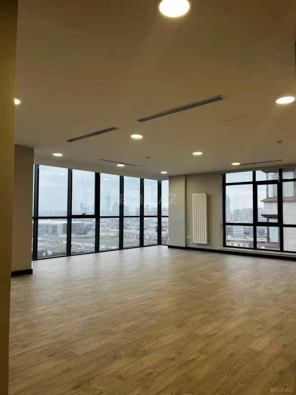 Kirayə verilir 2 otaqlı ofis 77.8 m²