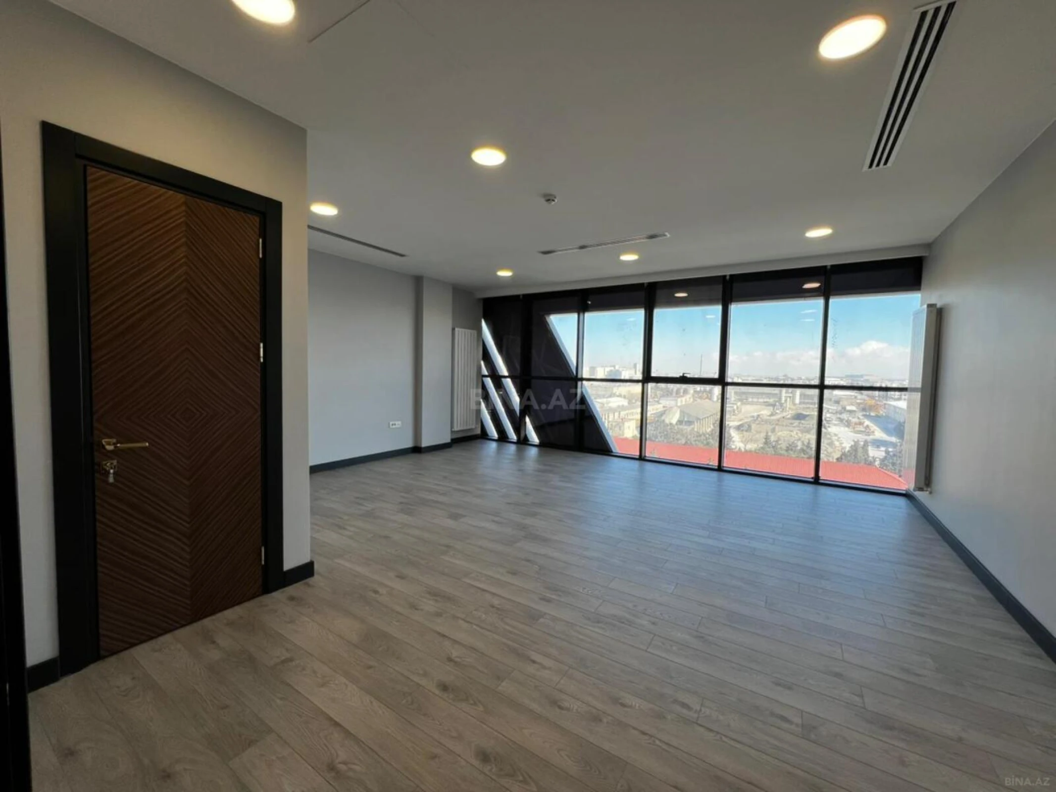 Kirayə verilir 2 otaqlı ofis 77.8 m²