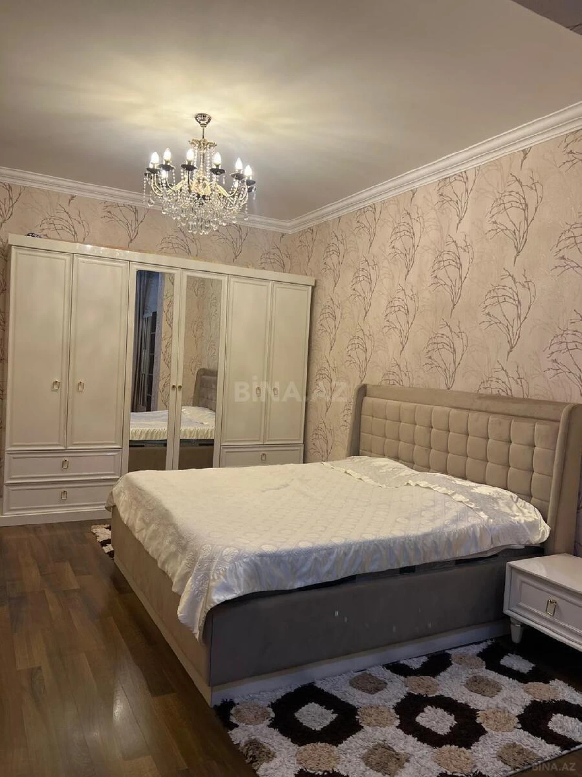 Satılır 3 otaqlı mənzil 138 m²