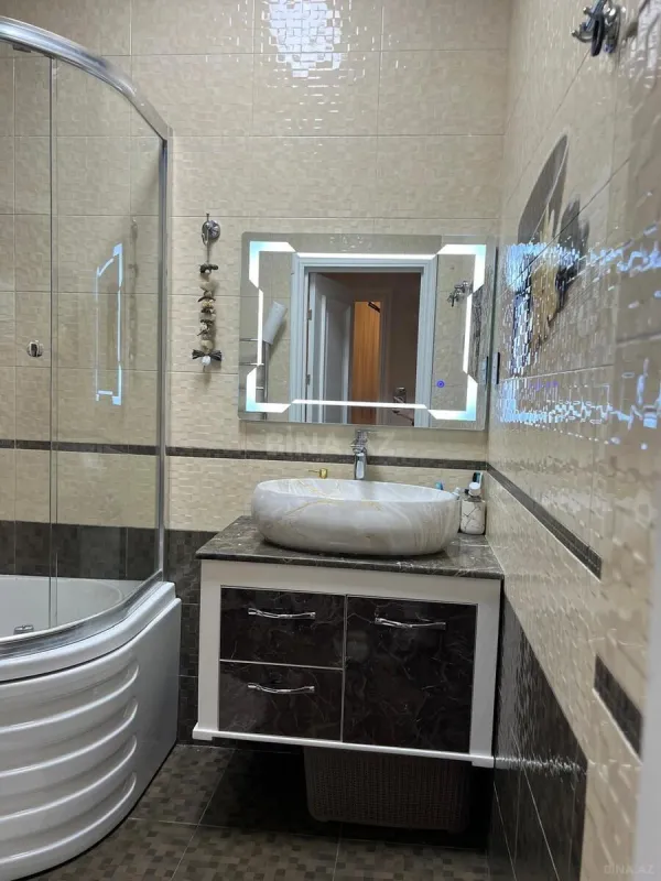 Satılır 3 otaqlı mənzil 138 m²