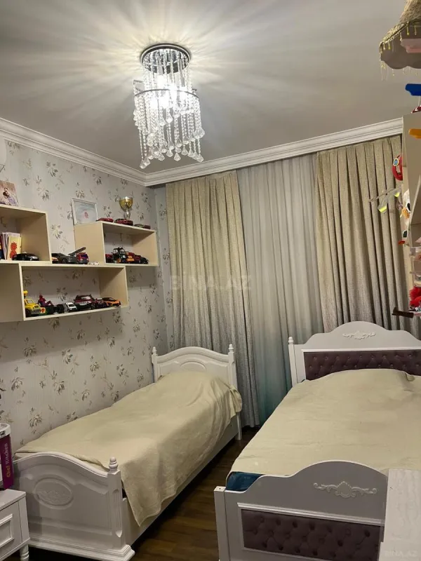 Satılır 3 otaqlı mənzil 138 m²