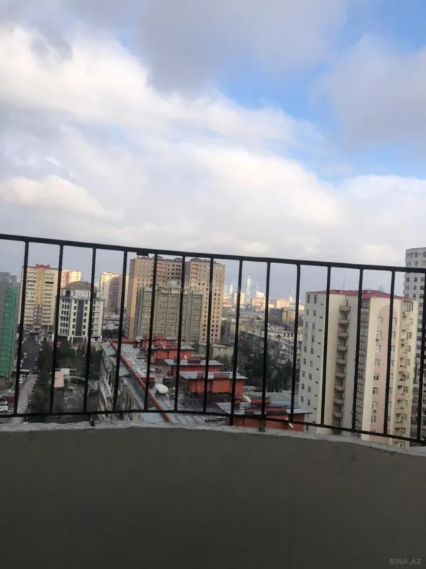 Satılır 3 otaqlı mənzil 138 m²