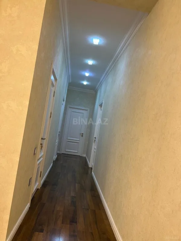Satılır 3 otaqlı mənzil 138 m²