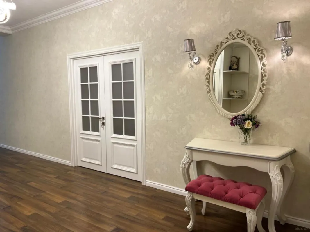 Satılır 3 otaqlı mənzil 138 m²