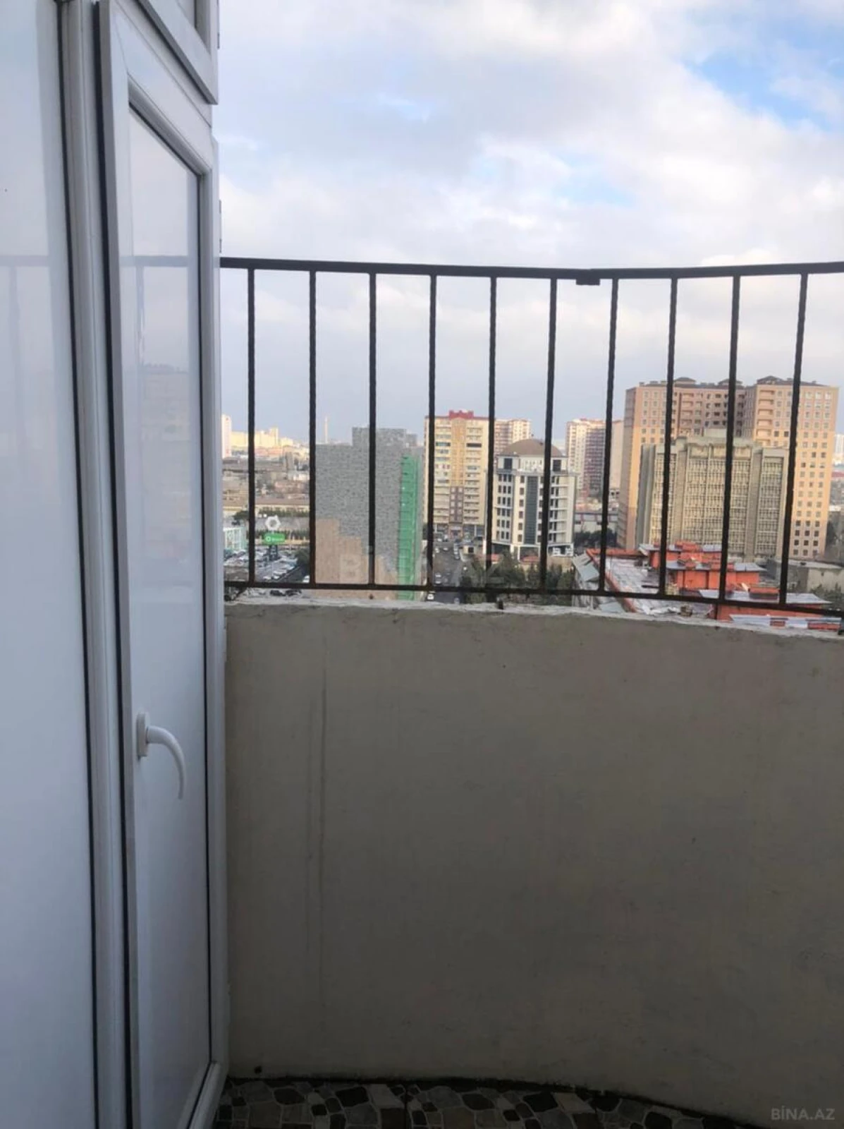 Satılır 3 otaqlı mənzil 138 m²