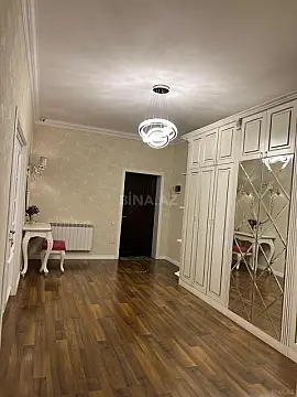 Satılır 3 otaqlı mənzil 138 m²