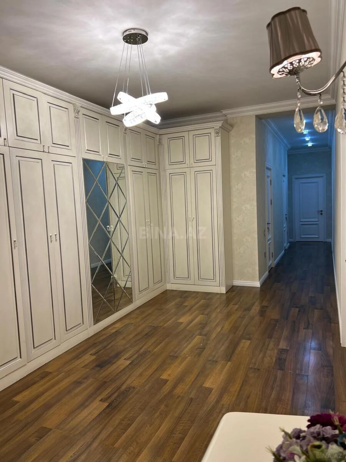 Satılır 3 otaqlı mənzil 138 m²