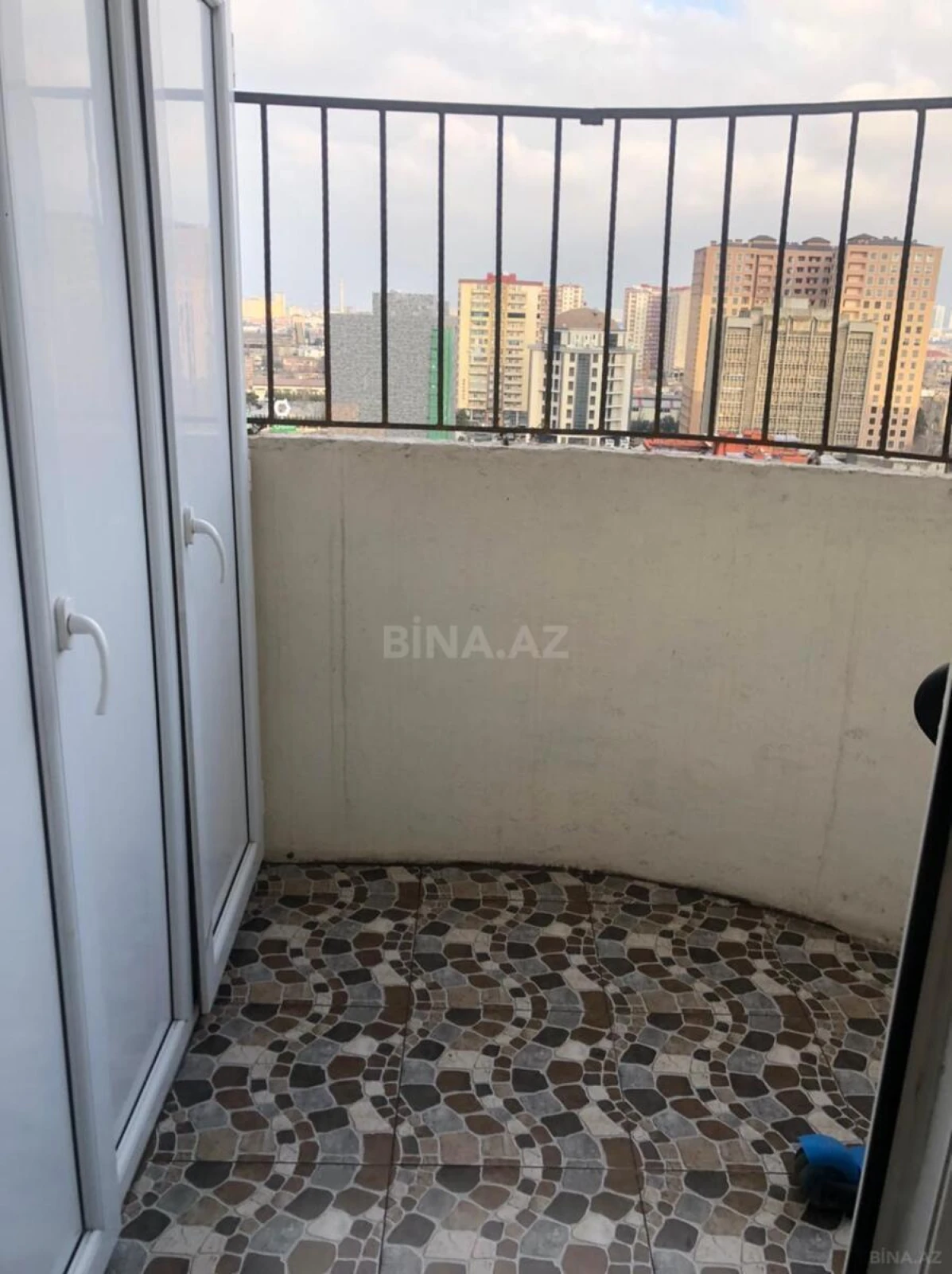 Satılır 3 otaqlı mənzil 138 m²