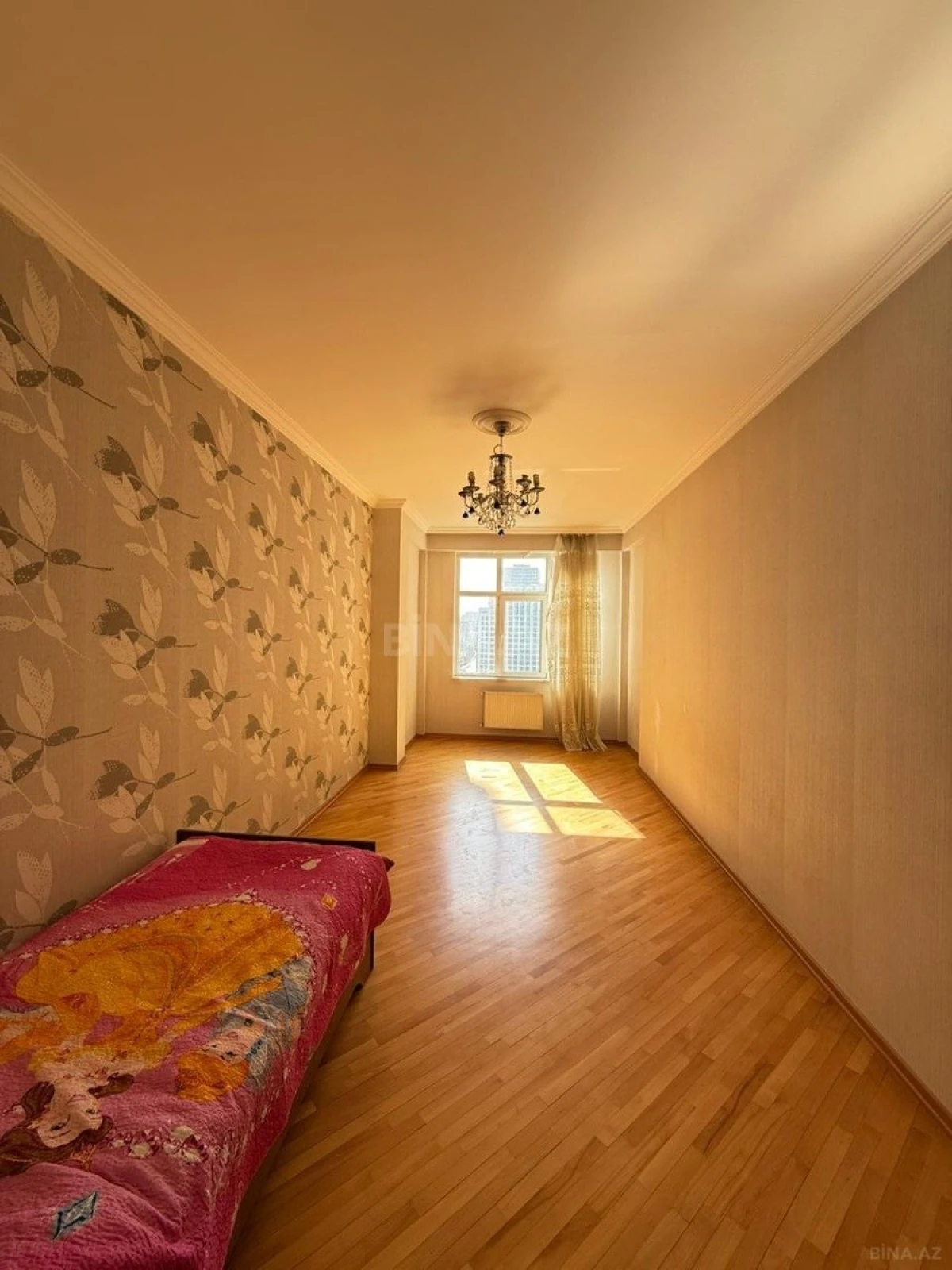 Kirayə verilir 3 otaqlı mənzil 172 m²