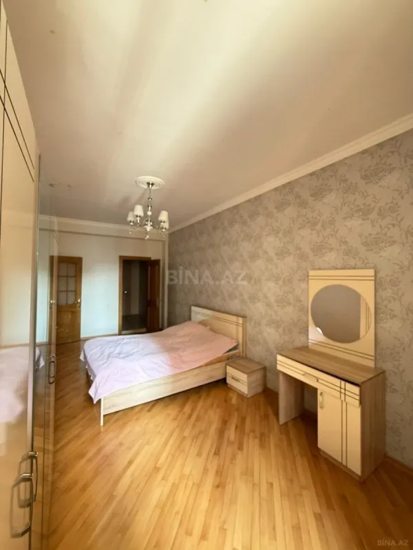 Kirayə verilir 3 otaqlı mənzil 172 m²