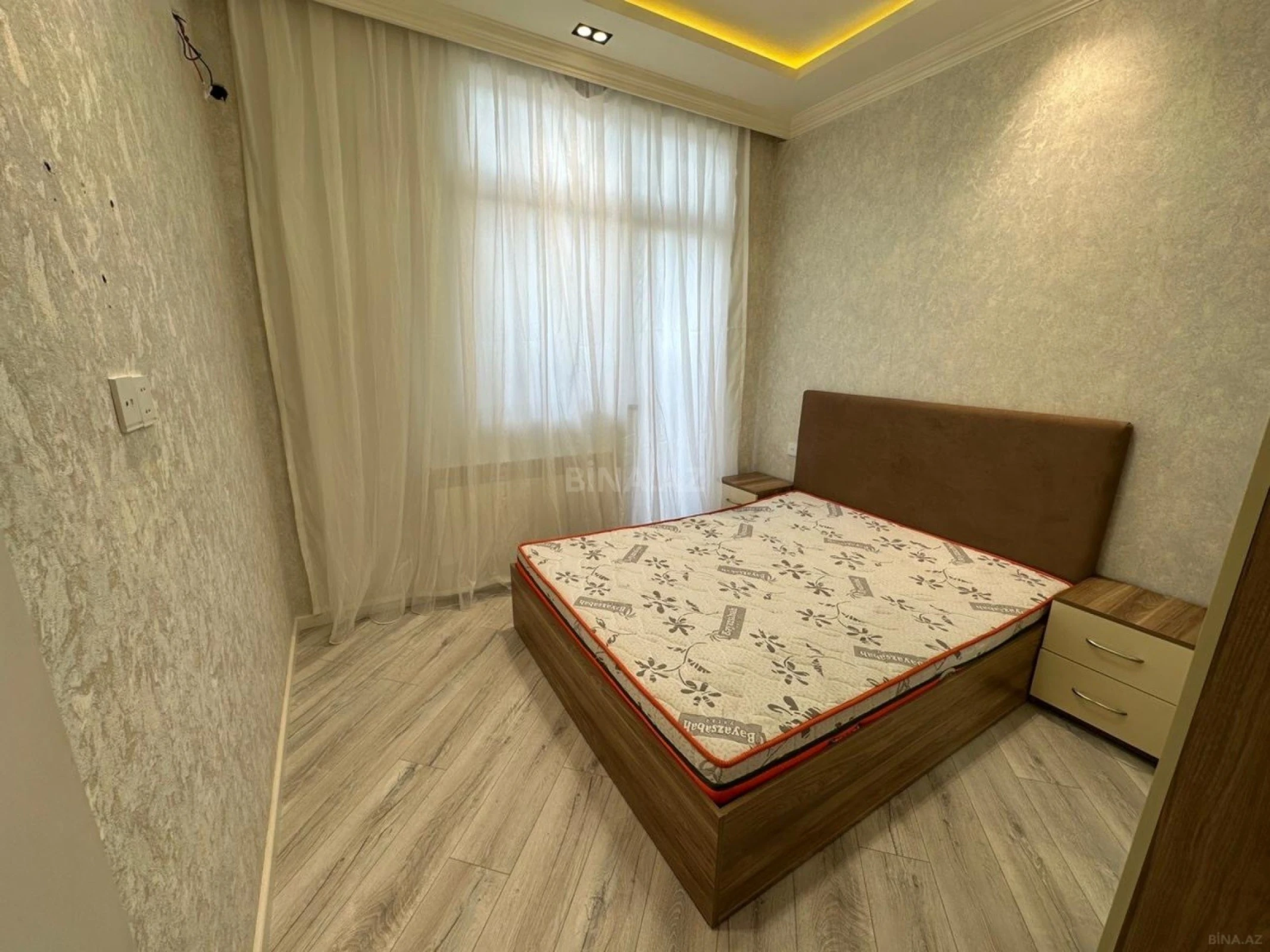 Kirayə verilir 2 otaqlı mənzil 75 m²