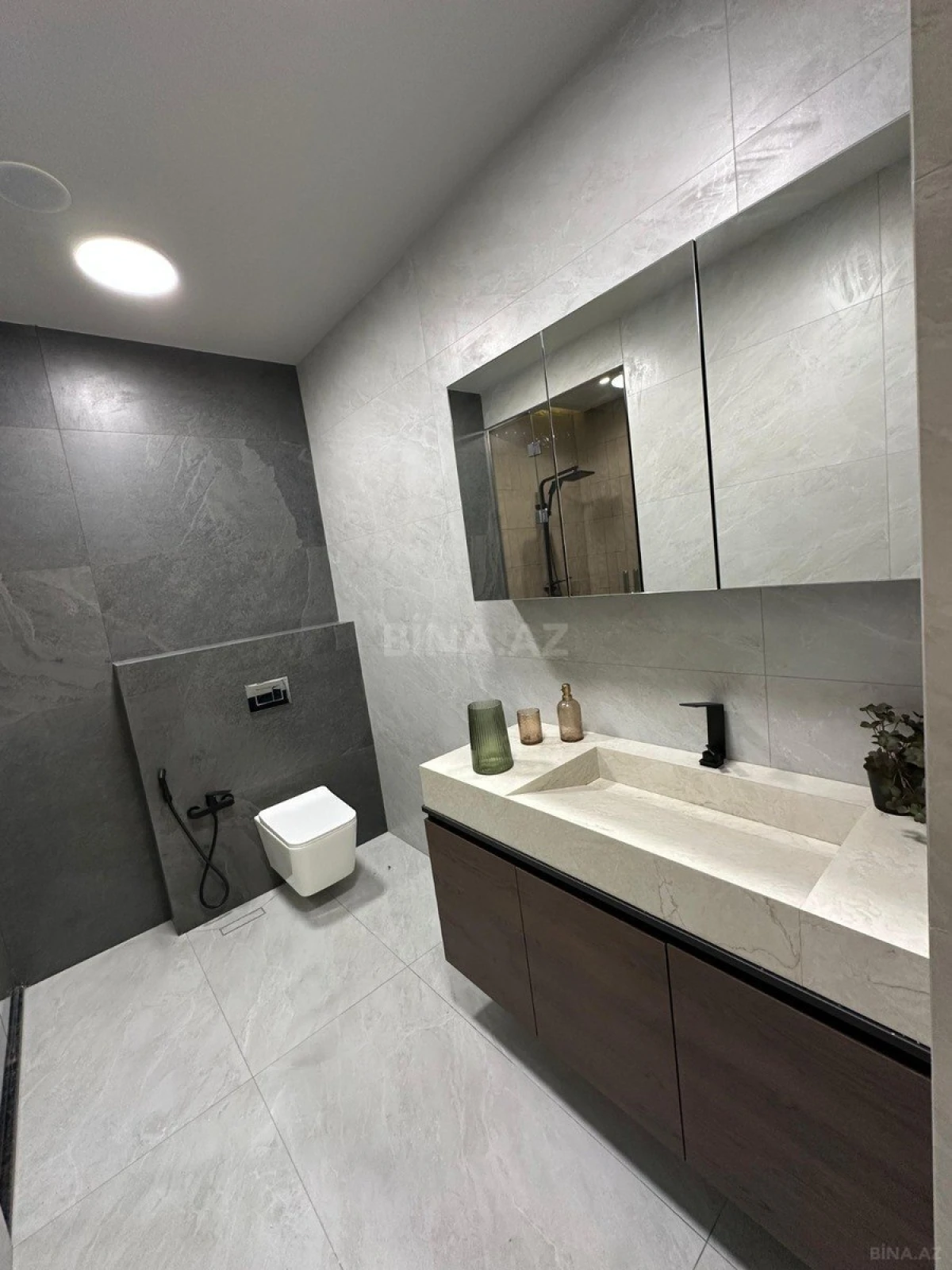 Satılır 3 otaqlı mənzil 150 m²