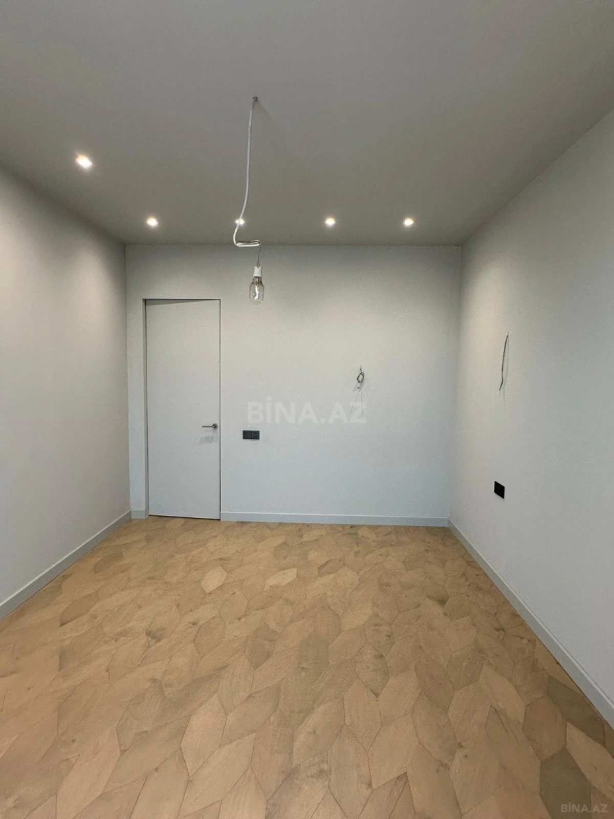 Satılır 3 otaqlı mənzil 150 m²