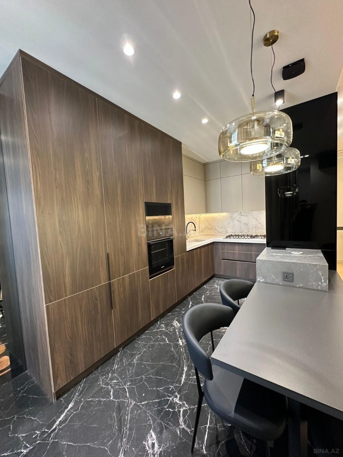 Satılır 3 otaqlı mənzil 150 m²