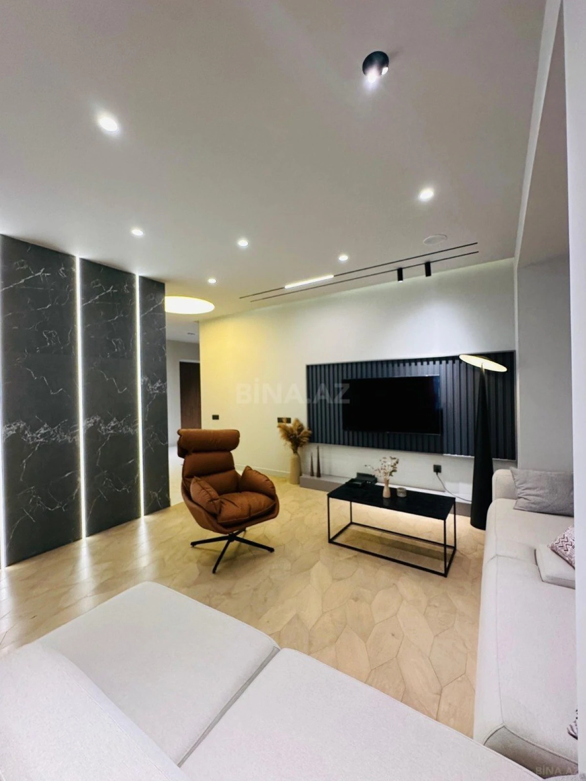 Satılır 3 otaqlı mənzil 150 m²