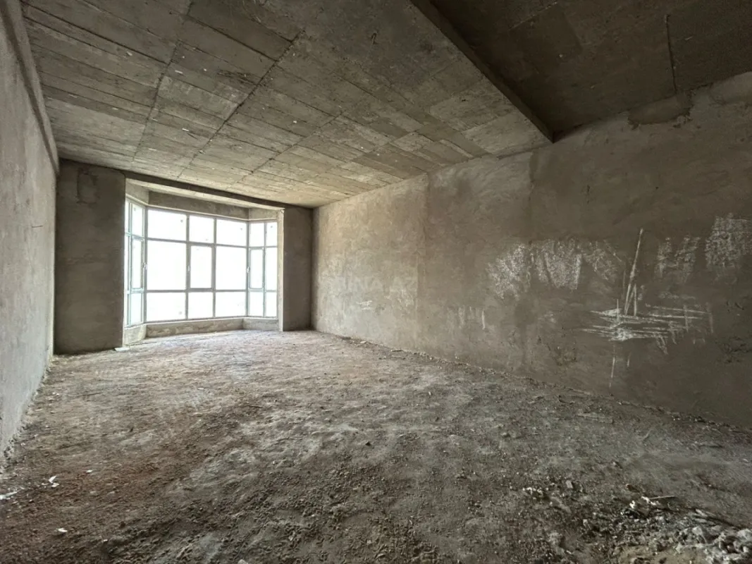 Satılır 5 otaqlı mənzil 203 m²