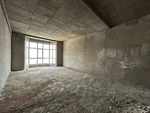 Satılır 5 otaqlı mənzil 203 m²