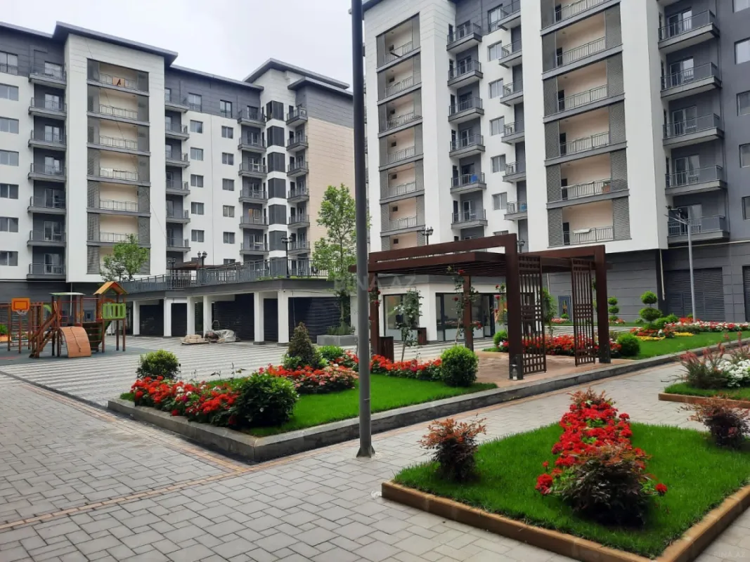 Satılır 5 otaqlı mənzil 203 m²