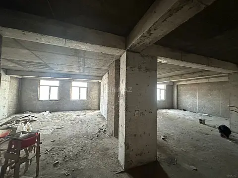 Satılır 4 otaqlı mənzil 174 m²