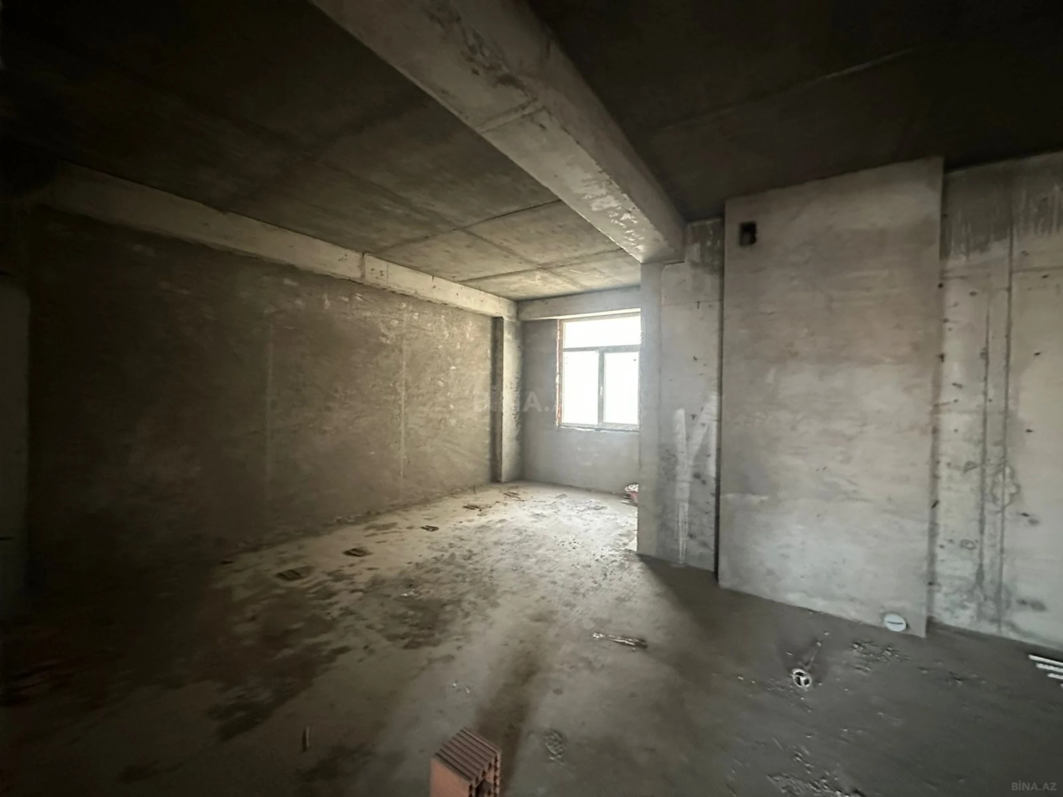 Satılır 4 otaqlı mənzil 174 m²