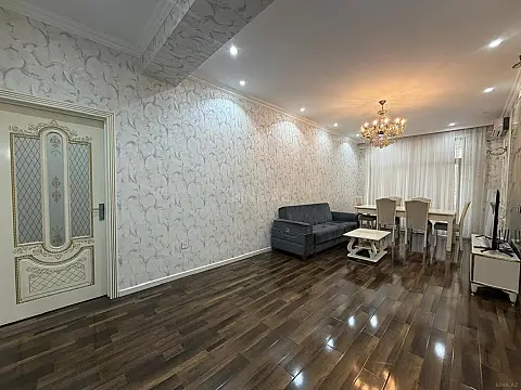 Kirayə verilir 2 otaqlı mənzil 102 m²