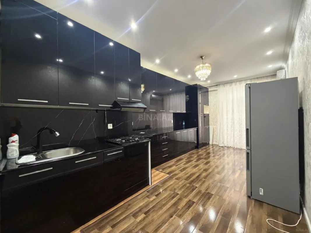 Kirayə verilir 2 otaqlı mənzil 102 m²