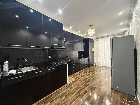 Kirayə verilir 2 otaqlı mənzil 102 m²