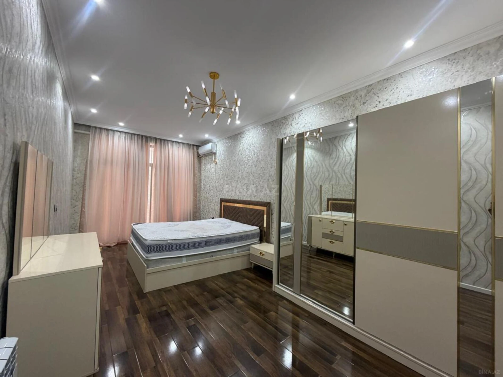 Kirayə verilir 2 otaqlı mənzil 102 m²