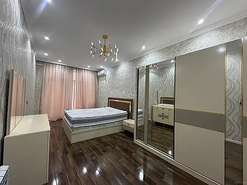Kirayə verilir 2 otaqlı mənzil 102 m²