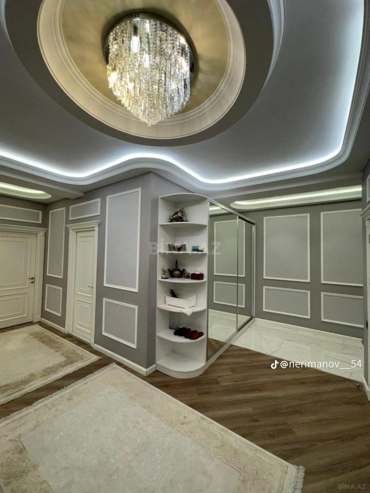 Satılır 4 otaqlı mənzil 182 m²