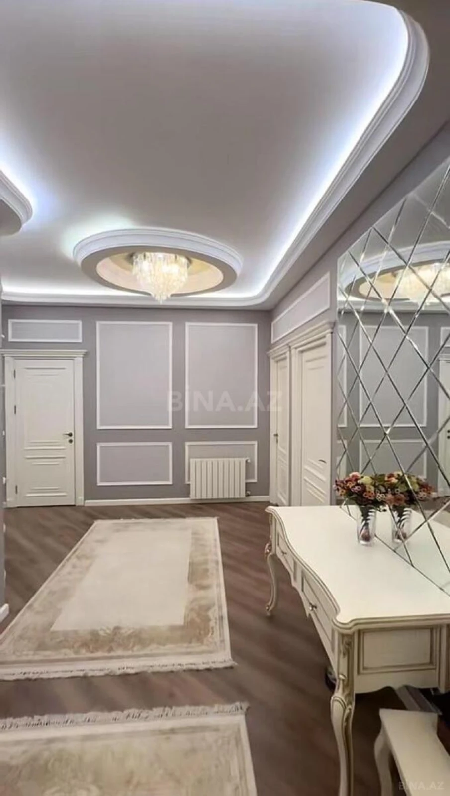 Satılır 4 otaqlı mənzil 182 m²