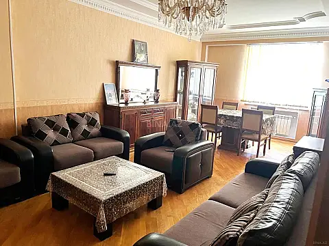 Kirayə verilir 3 otaqlı mənzil 135 m²