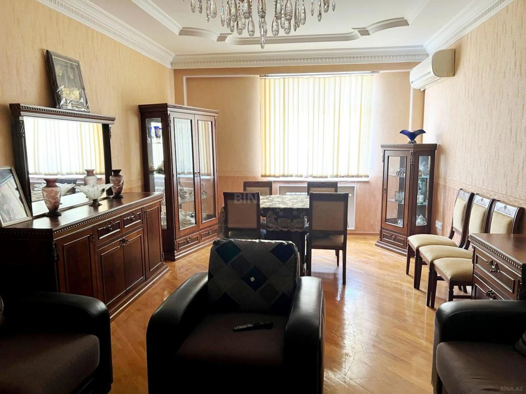 Kirayə verilir 3 otaqlı mənzil 135 m²