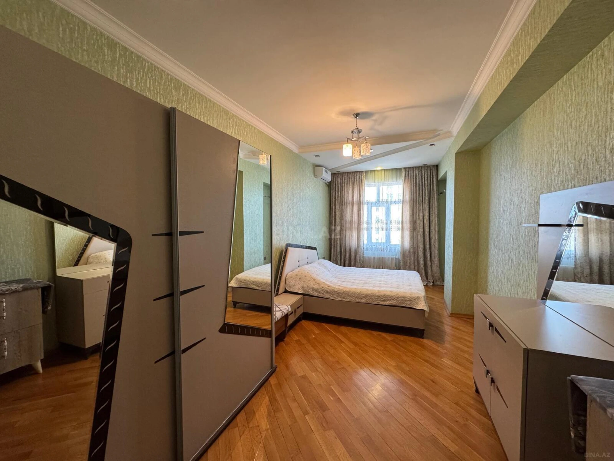 Satılır 3 otaqlı mənzil 115 m²