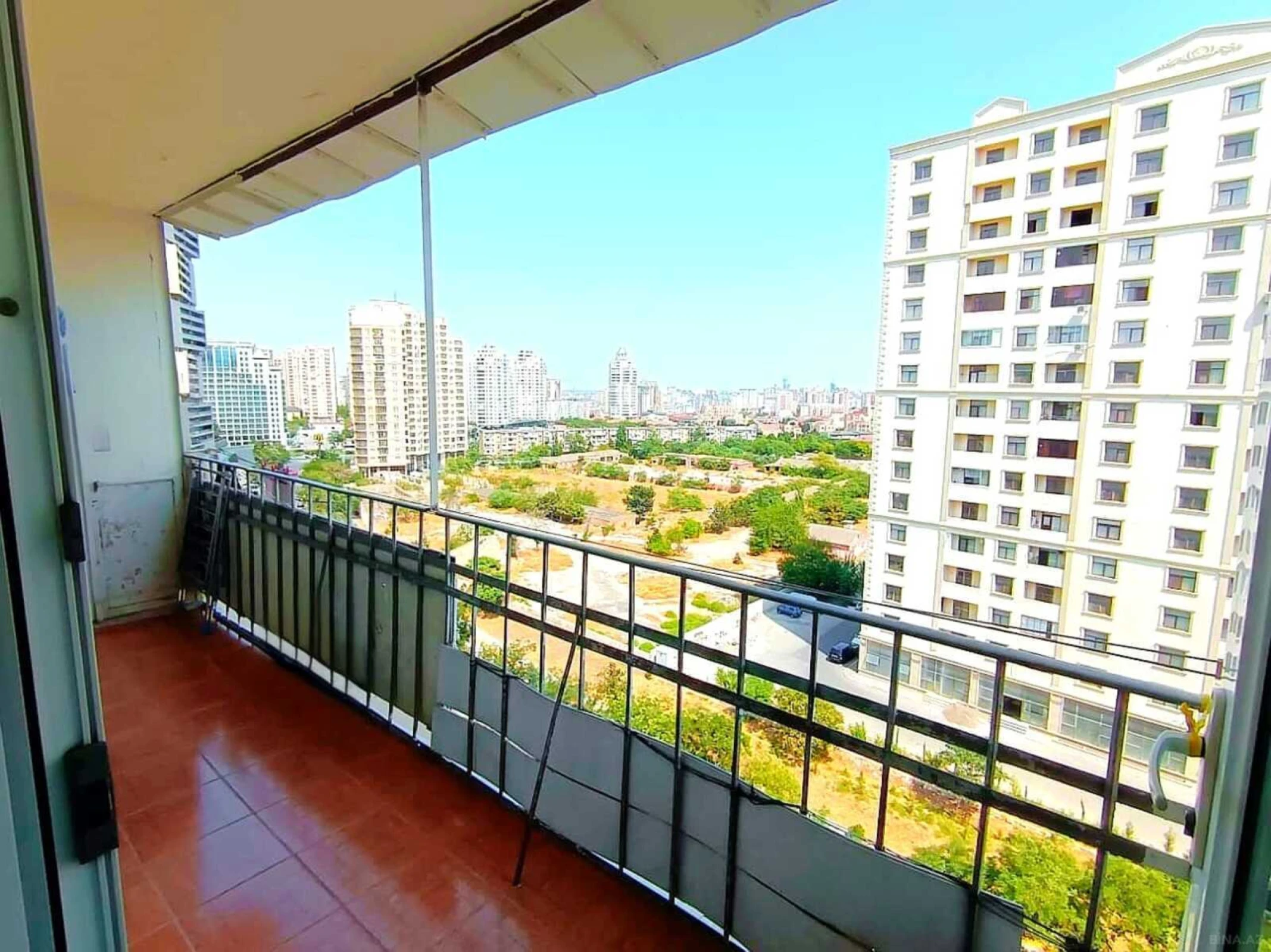 Satılır 3 otaqlı mənzil 100.5 m²