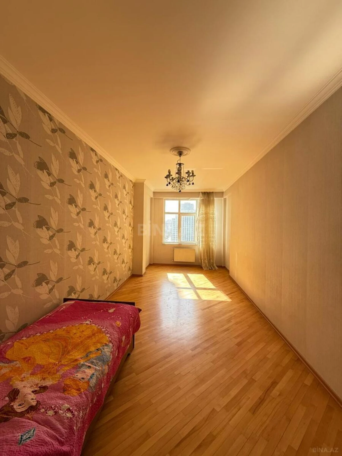 Kirayə verilir 3 otaqlı mənzil 172 m²