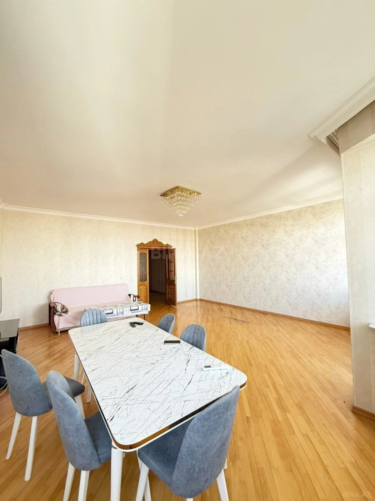 Kirayə verilir 3 otaqlı mənzil 172 m²
