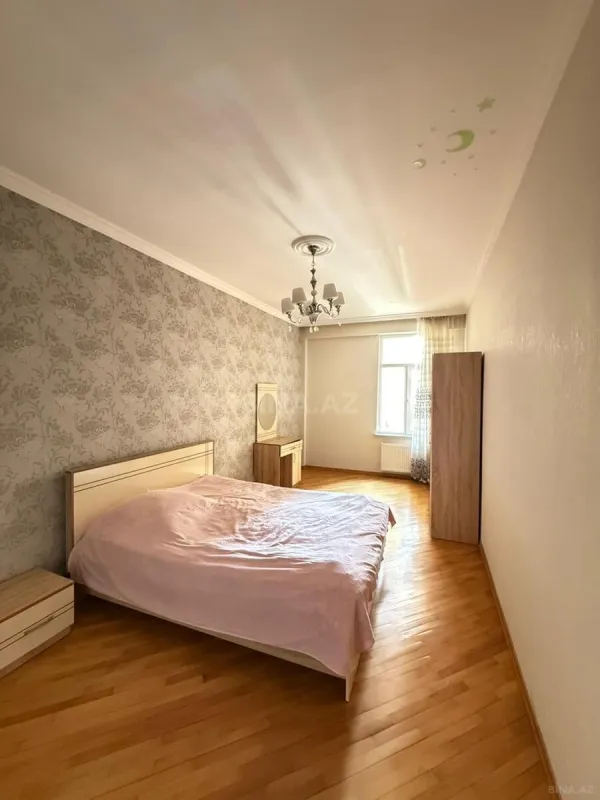 Kirayə verilir 3 otaqlı mənzil 172 m²