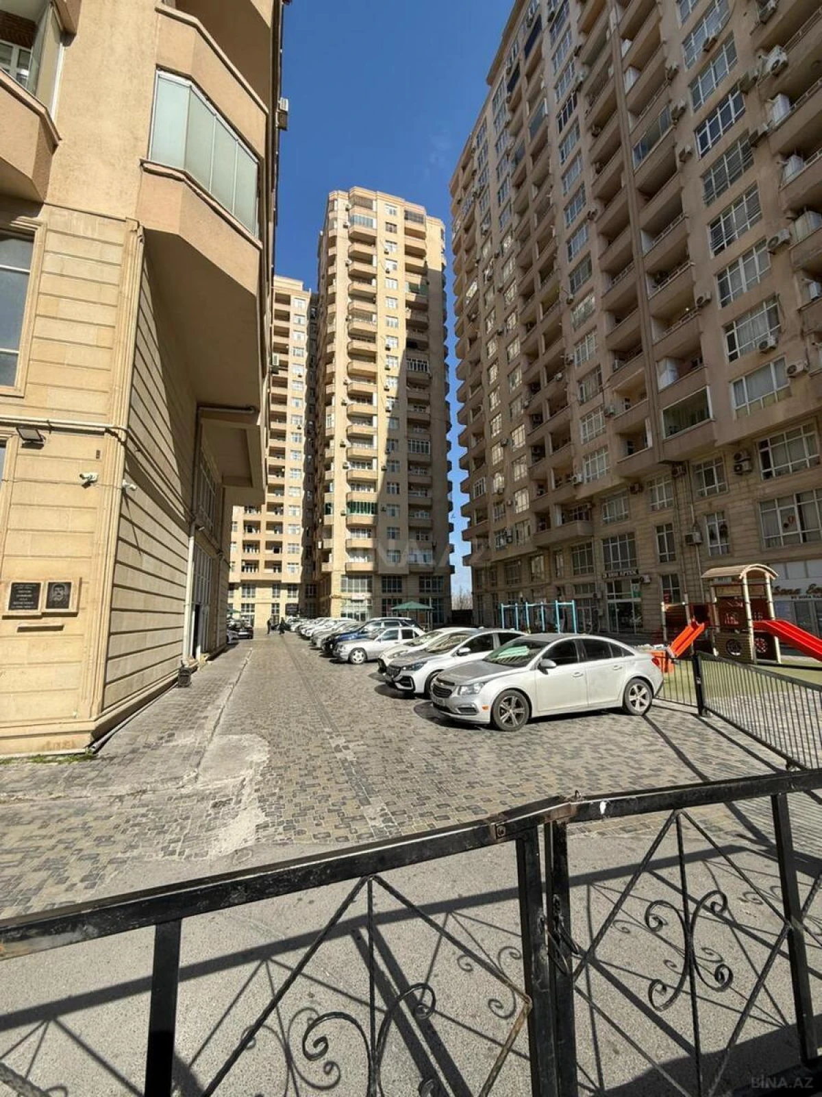 Kirayə verilir 3 otaqlı mənzil 172 m²