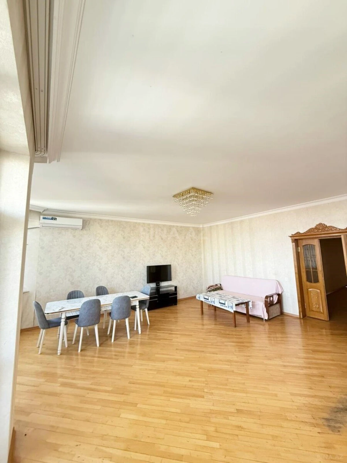 Kirayə verilir 3 otaqlı mənzil 172 m²
